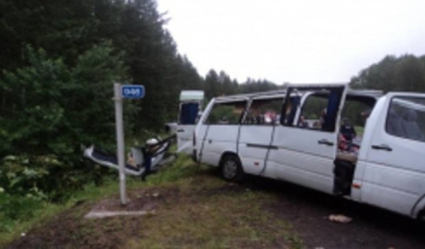В России из-за столкновения автобусов погибли 11 человек (видео)
