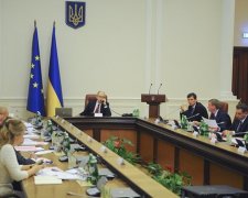 Реформи уряду: в грудні третину міністерств ліквідують