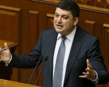 К приезду Гройсмана ужгородские коммунальщики взялись красить траву