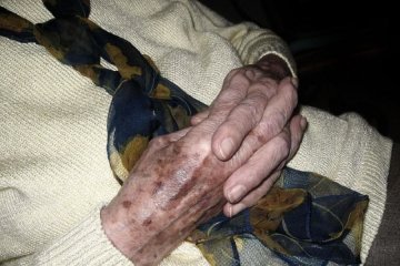 Нелюдське звірство: крадії закатували бабусю до напівсмерті