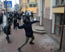 Погроми в Києві: маразматики Лаврова вже "викрили" винних