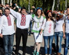 Майбутні заробітчани: влада "ефектно" виселяє студентів у Польщу