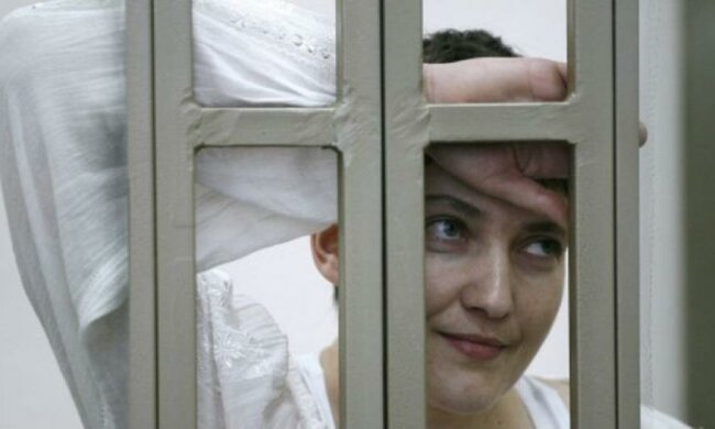 Савченко в суді перекладає свою книжку на російську мову