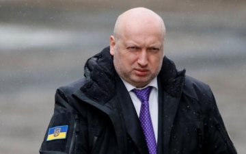 Похоронная процессия: Турчинов поздравил Путина с "победой"