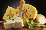 Медики рассказали, почему нужно есть сыр