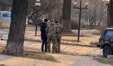 Раздача повесток, фото: Telegram