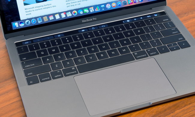 Не тільки iPhone: MacBook Pro розчарував Apple