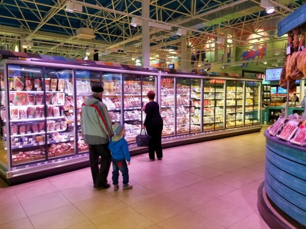 Пиво с последствиями: вяленая рыба из супермаркета уложила киевлянина на больничную койку, о чем предупреждают медики