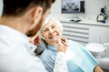 Безкоштовне зубопротезування для пенсіонерів