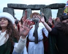 Астрологи, нумерологи та чаклуни: яким шахраям все частіше несуть гроші українці