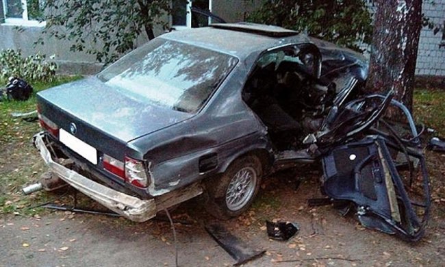 В Сумской области водитель BMW спровоцировал ДТП, есть погибшие (фото, видео)