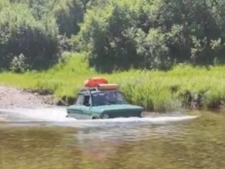 ЗАЗ на річці, скрін: Instagram