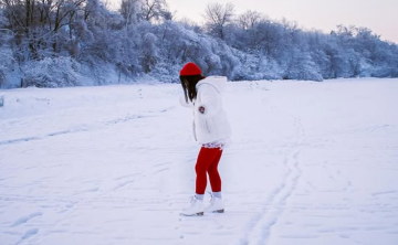 Девушка, зима, снег, фото: Знай.ua