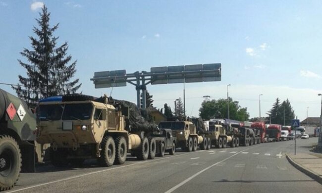 В Україну увійшла колона військової техніки США