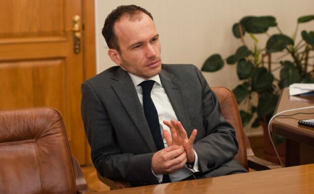 Міністр Малюська захищає "чорних" реєстраторів і "єнакіївських" - співвласник ринку "Столичний"