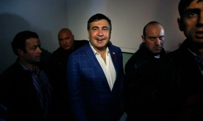 Саакашвили передал Порошенко привет из Польши