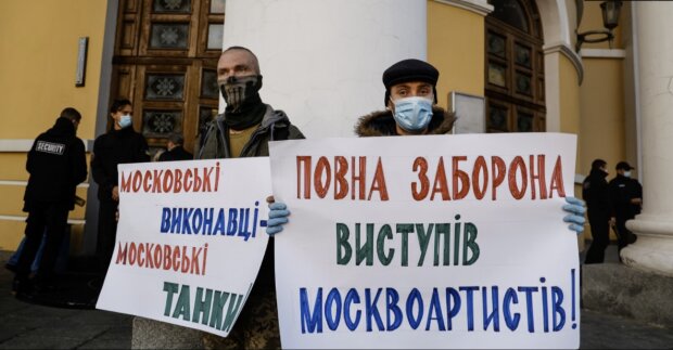 Протесты против выступлений артистов РФ-фото Радио Свобода