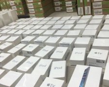 Столичні податківці вилучили гаджети Apple на мільйон гривень
