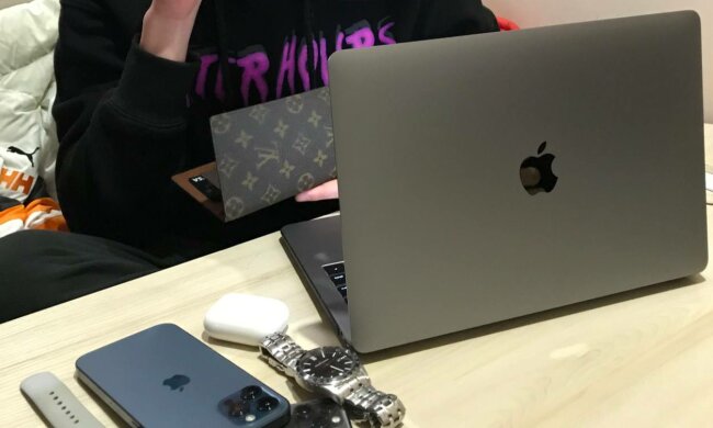 Apple, фото: Знай.ua