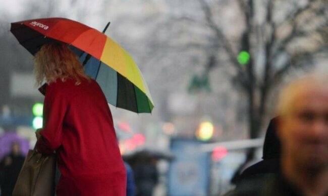 Стихия набирает обороты: кого атакует снег с дождем