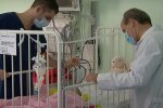 На Тернопільщині рятують обпеченого малюка, мати молиться під реанімацією: "Скупався в каструлі"