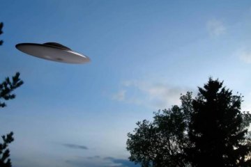 Алмазний НЛО показав божевільний танець у небесних просторах: відео