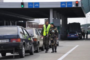 Куди всі зібралися? На кордоні утворився 20-кілометровий затор