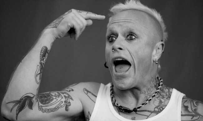 Личные вещи солиста The Prodigy продадут с молотка: "Подчеркивают разницу между его сценическим образом и жизнью"