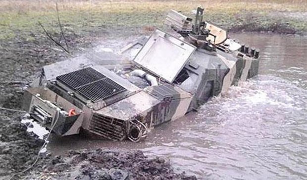 Новий український броньовик втопили у болоті під час випробувань (фото)
