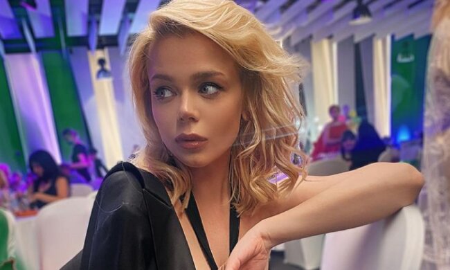 Кучерява Аліна Гросу захопила сільською романтикою: коханий за кадром