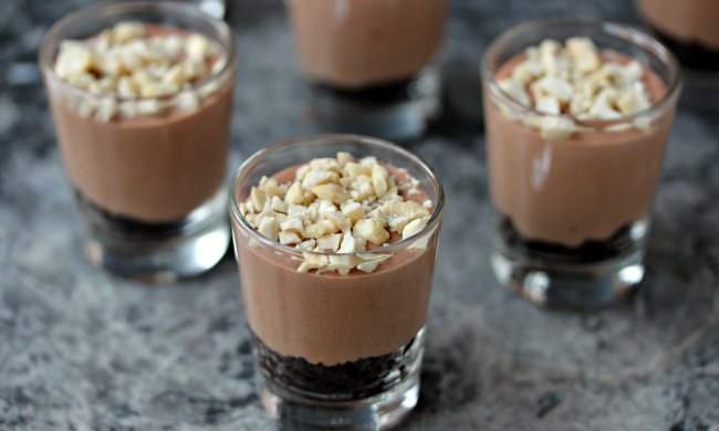 Рецепт для лінивих: шоколадно-імбирний чізкейк у склянці