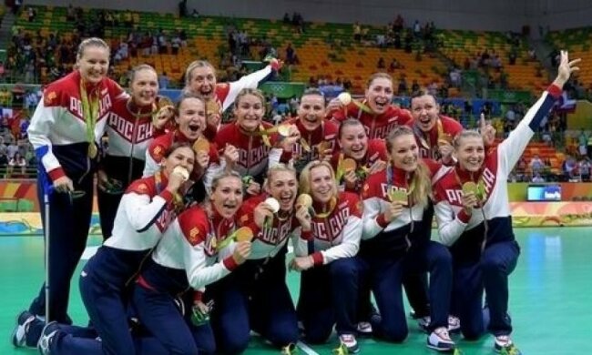Российских гандболисток встретят именными комбайнами