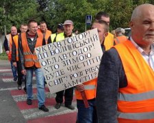 Дорожники Волині перекрили трасу через невиплату зарплат (фото)