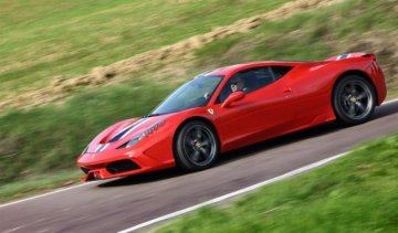 Американка "припаркувалась" на Ferrari за 300 тис доларів