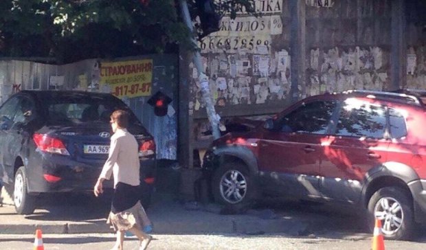 Киевские водители не поделили перекресток (фото)