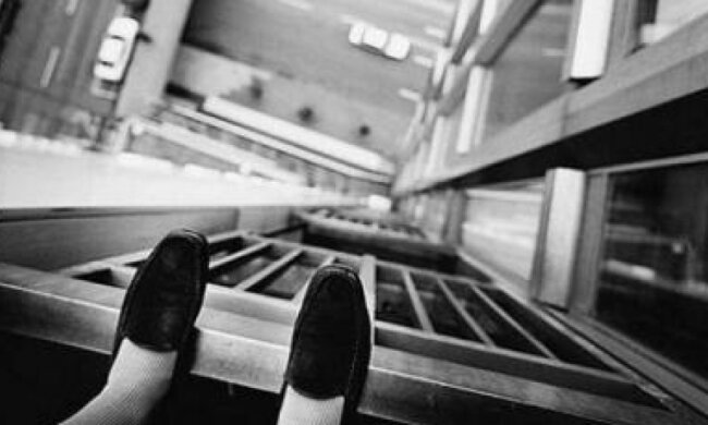 В Мариуполе милиционер спас школьницу от суицида