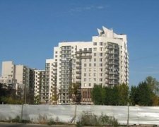 Самоубийца упала на мать с ребенком