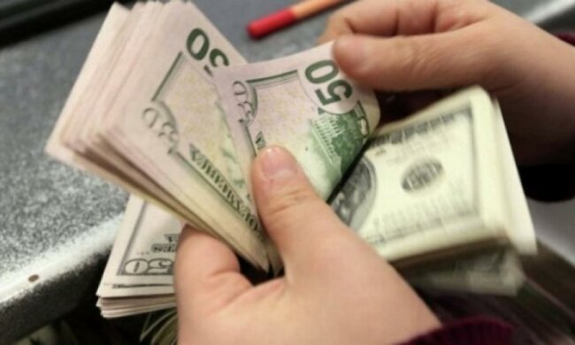  Экономист рассказал, когда выгоднее всего покупать доллары