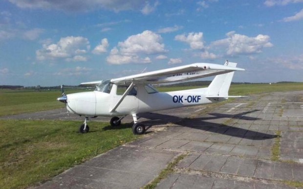 Літак протаранив легковик на чеченській дорозі