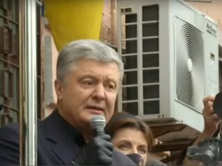 Петро Порошенко виступає на мітингу перед судом, скрін з відео