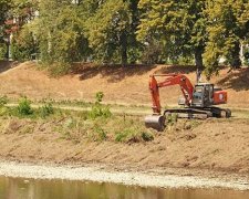 Реставрацію набережних почали в Ужгородіі (фото)