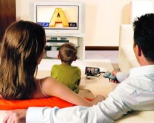 Телевизор на помойку: почему телевидение останется для украинцев в прошлом