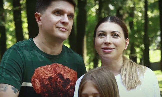 Анатолій із дружиною. Фото: скрін youtube