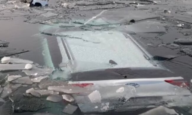 Авто под водой, скриншот: Youtube