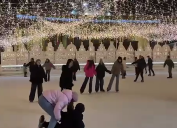 Українці, ковзанка, кадр з відео