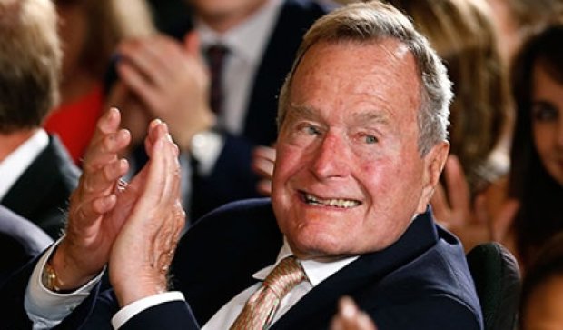 Буш-старший травмував шию