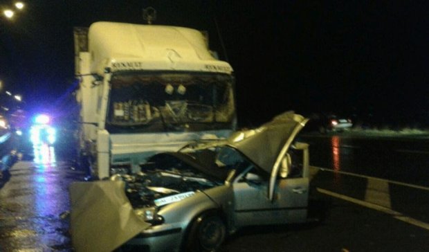 Вантажівка «розчавила» авто на Рівненщині, є жертви