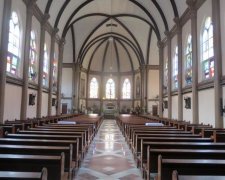 Невідомий влаштував криваву баню в церкві, є жертви