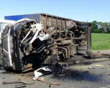 На Полтавщині водій  Vokswagen загинув під вантажівкою  