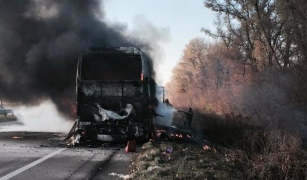 На подъезде к Киеву сгорел пассажирский автобус (фото) 